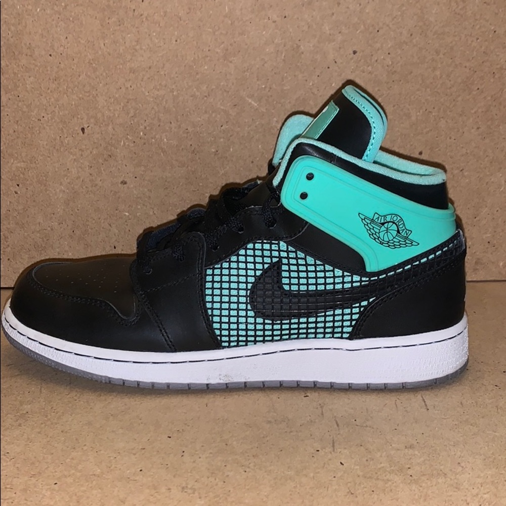 Air Jordan 1 Retro 89 gs Green Glow Size 7Y